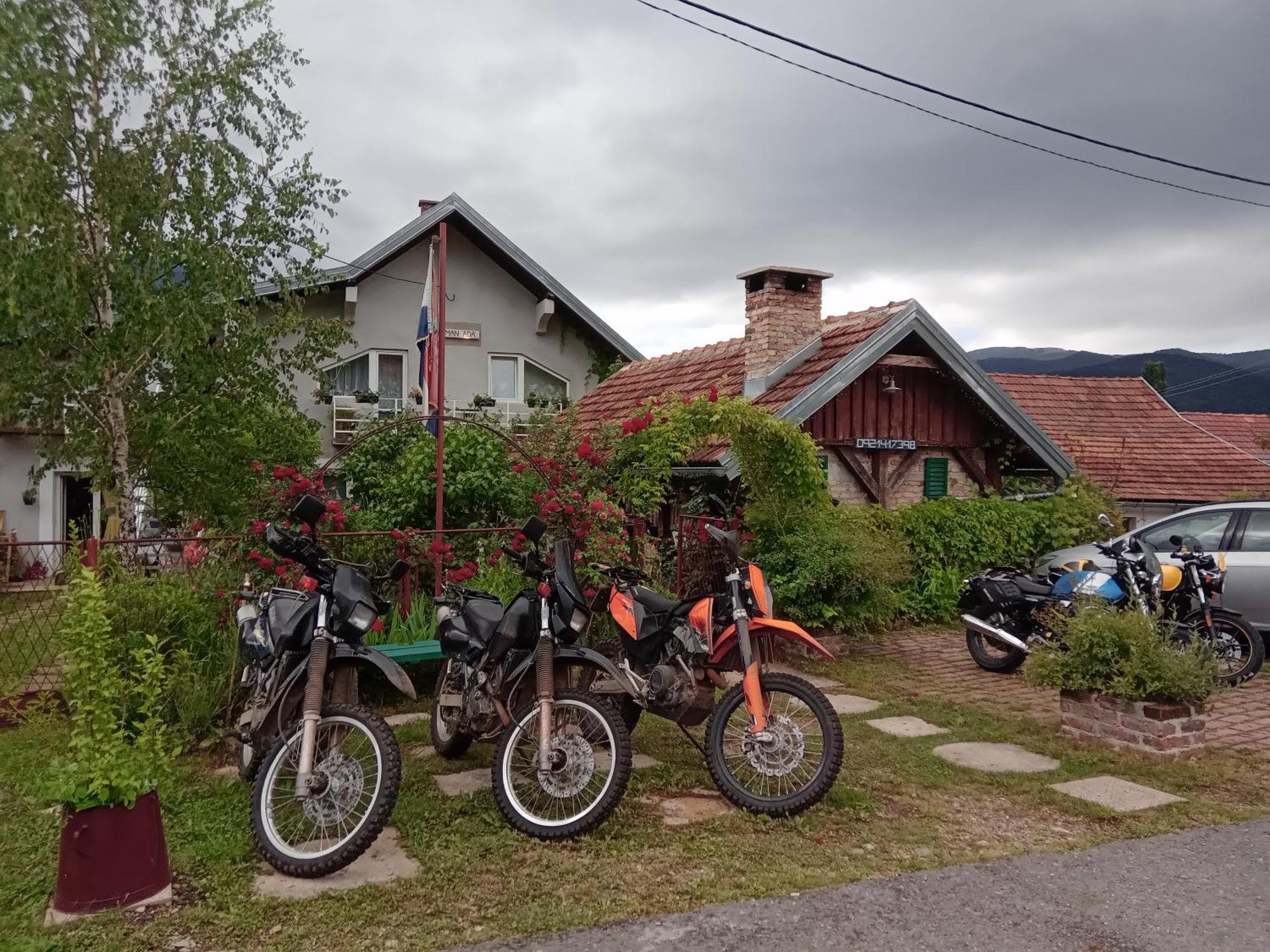 Apartment Ada Bed & Breakfast Gračac エクステリア 写真